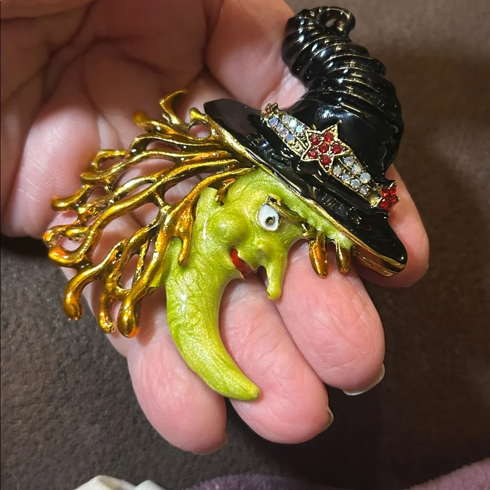 Witch Green Face Brooch Pin like Kirk's Folly - Picture 3 of 3